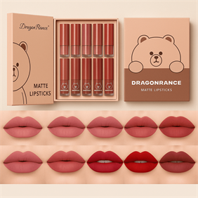 این-پک-شامل-۱۰-رنگ-متنوع-و‌کاربردیه-که-اصلا-روی-لب-حالت-چسبندگی-نداره-و-بافتش-مخملیه