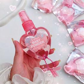 ‎اگر-به-دنبال-عطری-لطیف،-بدون-الکل-و-مناسب-برای-نواحی-حساس-بدن-هستید،-عطر-بیکینی-قلبی-بهترین-انتخاب-شماست--این-عطر-با-رایحه‌ای-ملایم-و-زنانه،-بدون-ایجاد-حساسیت-و-با-طراحی-جذاب-قلبی،-حس-تمیزی،-آرامش-و-جذابیت-را-برایتان-به-ارمغان-می‌آورد-